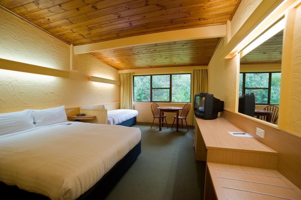 Village Hotel Strahan