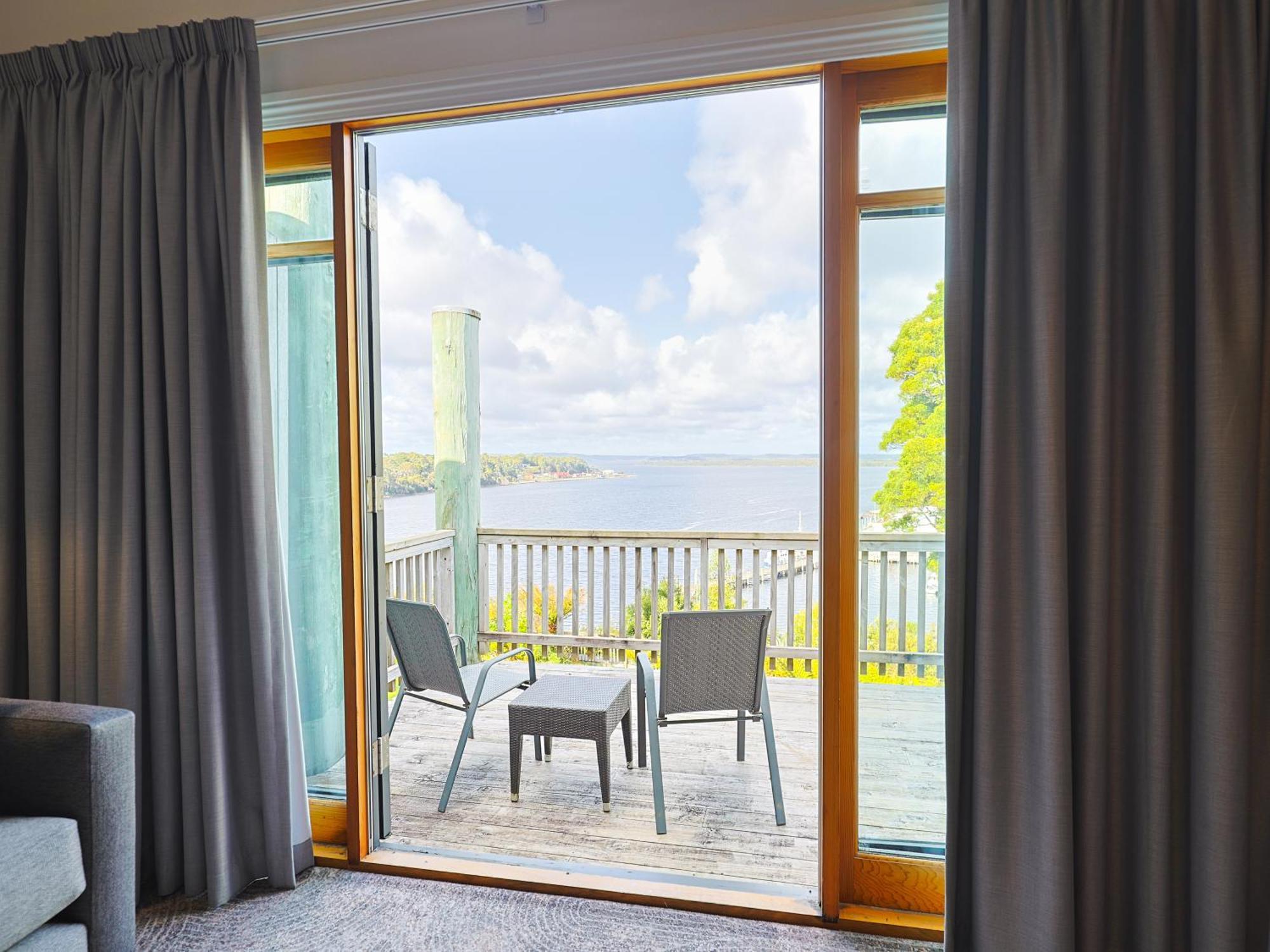 Village 4* Strahan