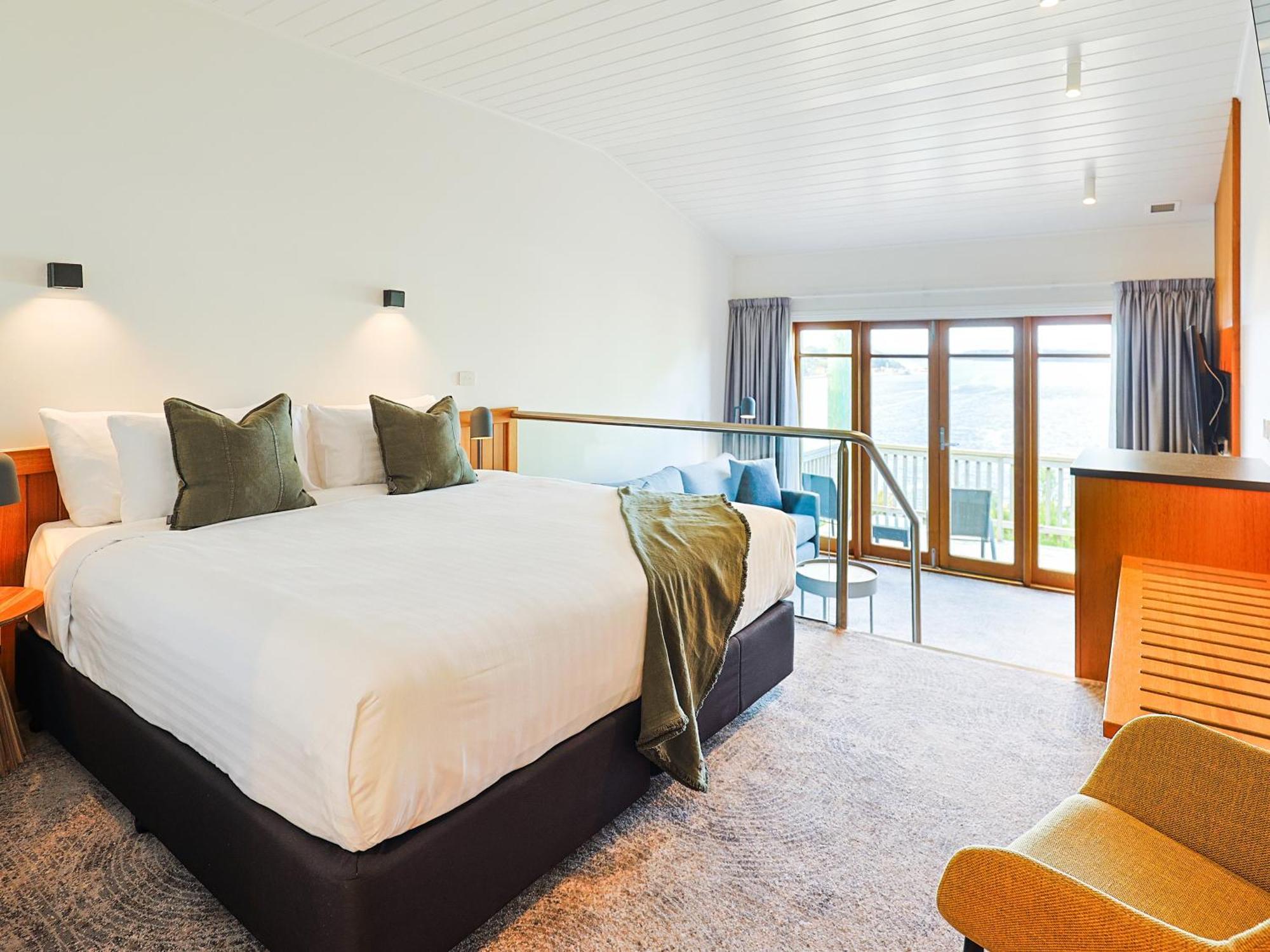 Village Hotel Strahan