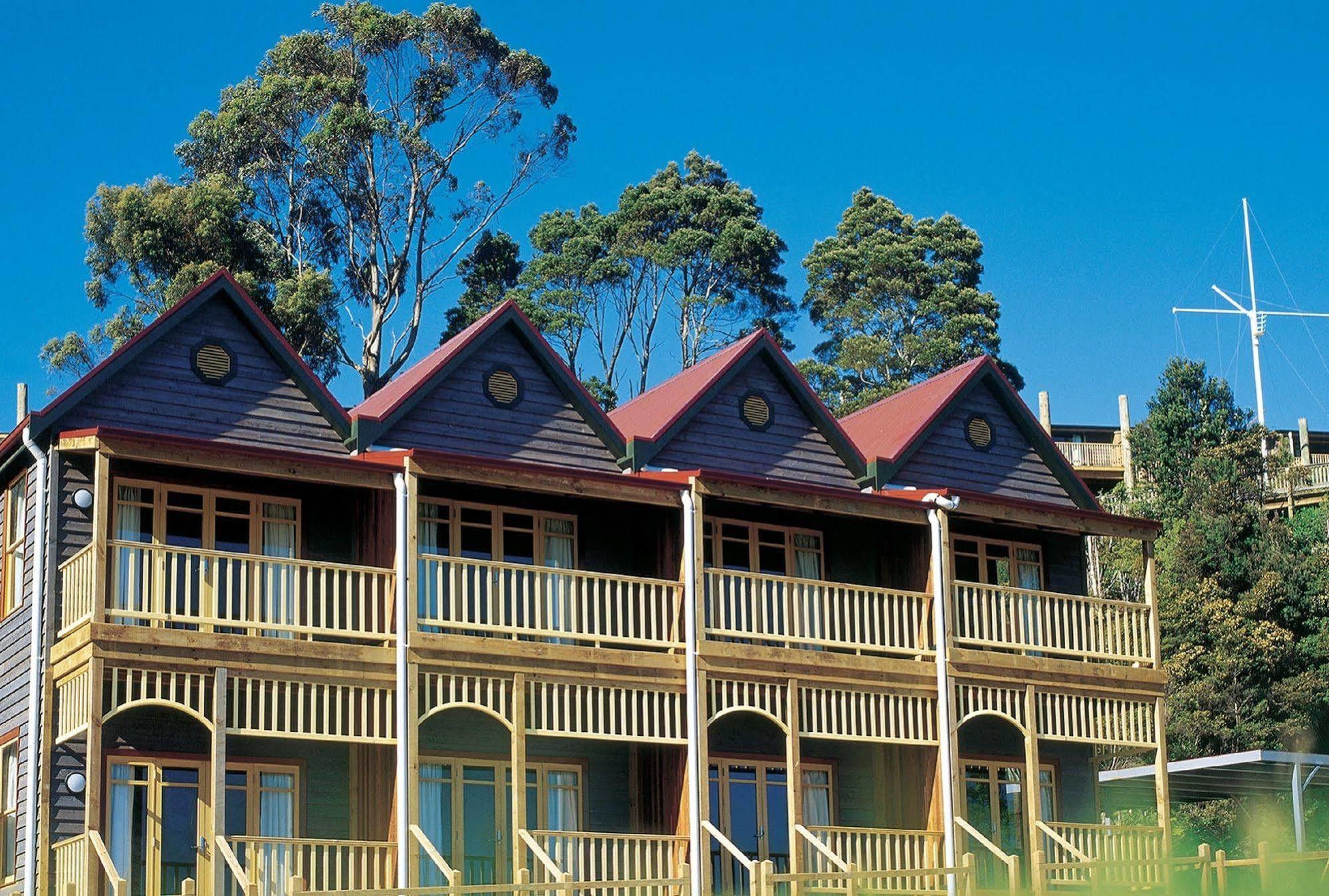 Village 4* Strahan