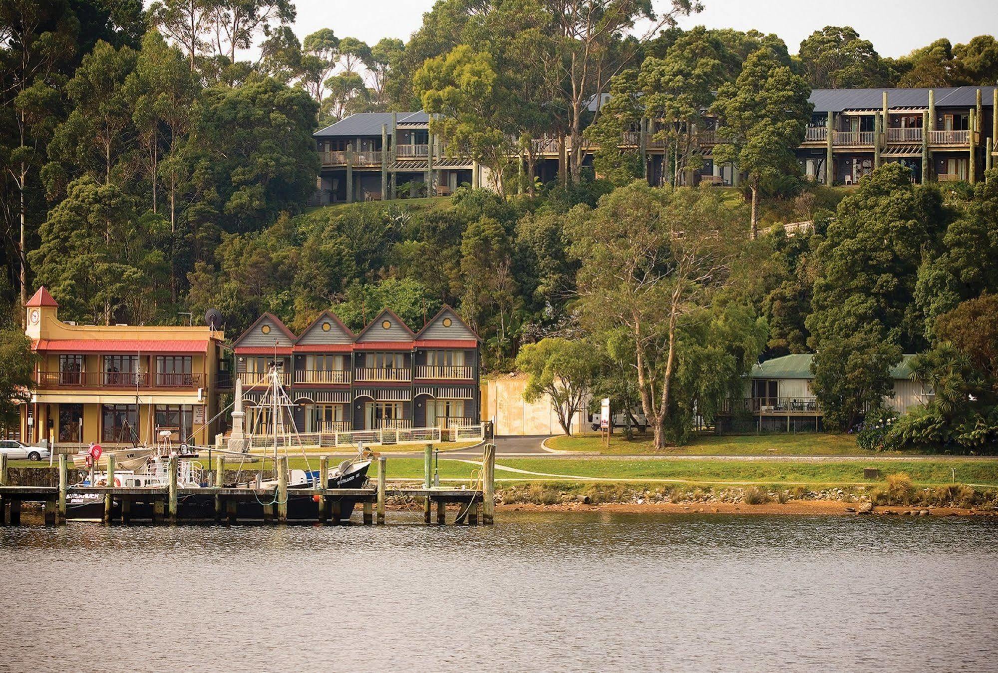 Village Hotel Strahan