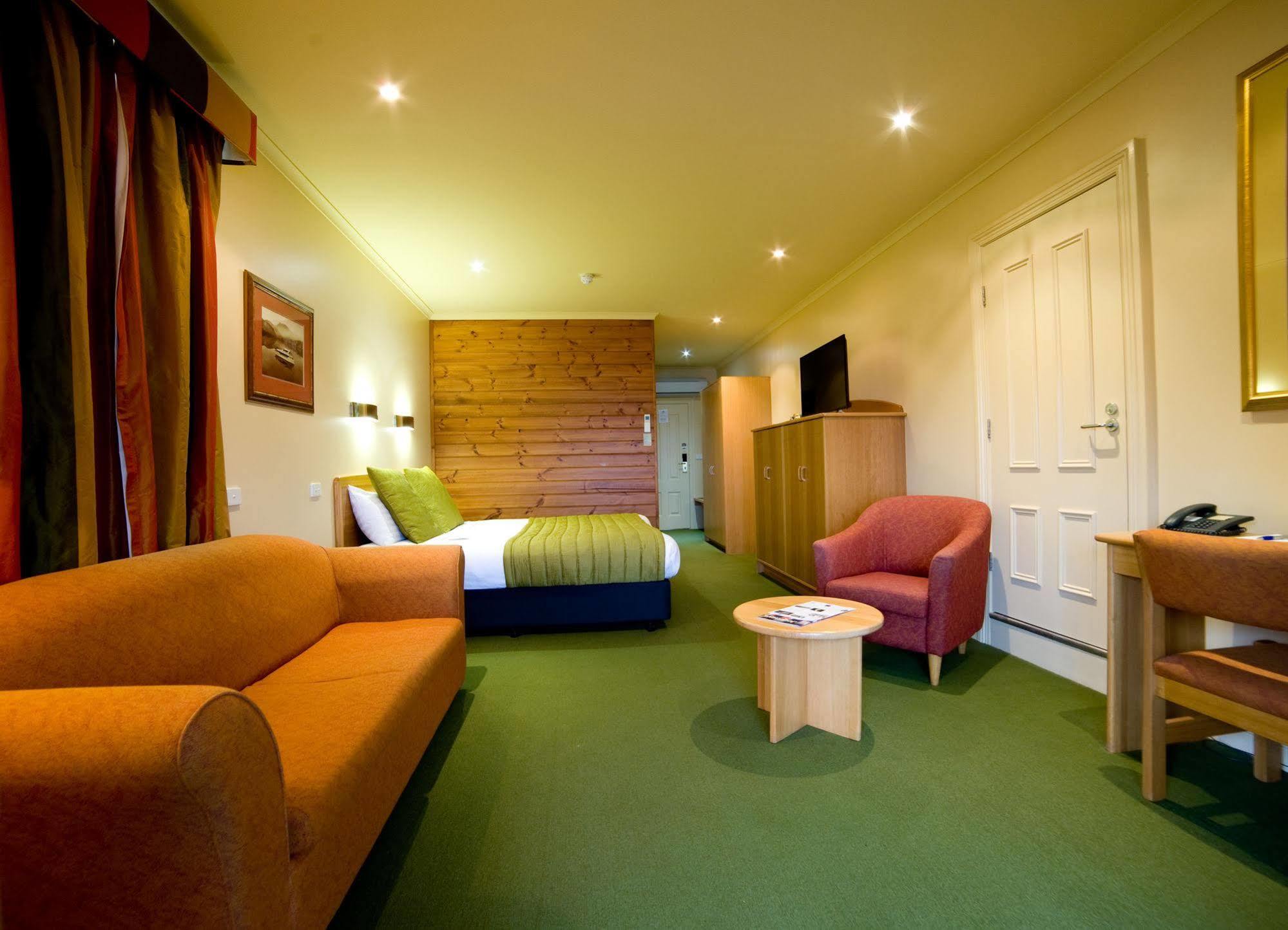 Village 4* Strahan