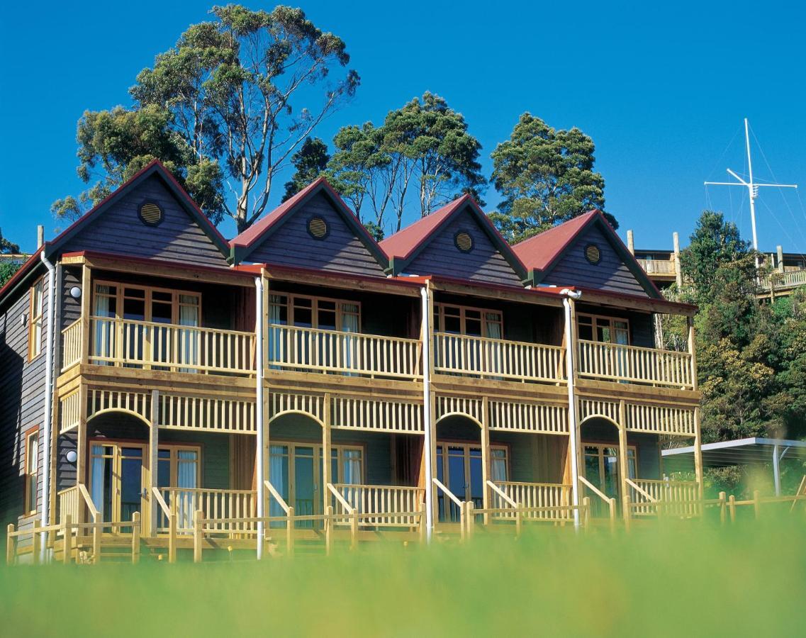 Village 4* Strahan
